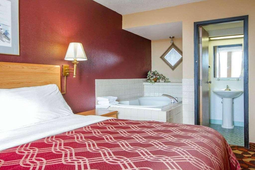 Wingate By Wyndham Sheboygan Hotel Facilities photo
