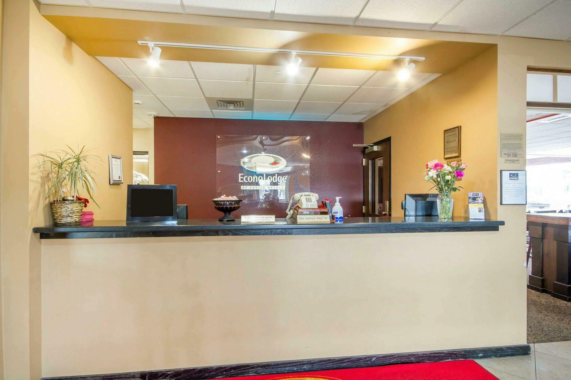 Wingate By Wyndham Sheboygan Hotel Exterior photo